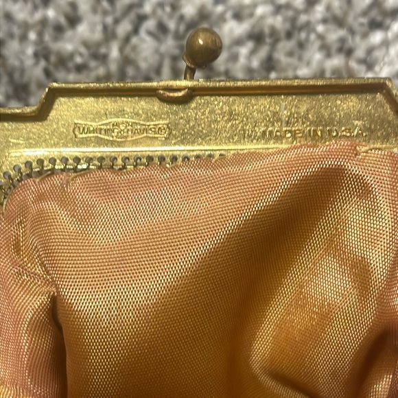 Vintage Whiting & Davis small gold purse made in USA - Picture 4 of 7